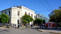 Imagen de UPCN decidió mantener la carpa frente a la Casa de Gobierno en Viedma