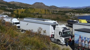 Un corte de ruta de Salud afecta el tránsito de camiones hacia Chile por el paso Samoré