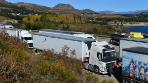 Nación exige test negativo de covid-19 para camioneros chilenos