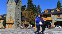 Imagen de Se tramitarán permisos especiales para que los turistas varados en Bariloche regresen