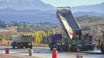 Imagen de El asfalto avanza sobre la Ruta 23 y llega a las puertas de Dina Huapi