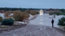 Imagen de Se cortó la ruta nacional 23 por la crecida del arroyo Nahuel Niyeu