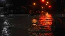 Imagen de Calles anegadas, granizo y una ruta cortada  en medio del furioso temporal