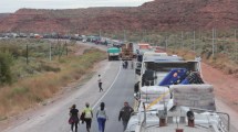 Imagen de Cortes en las rutas petroleras: «Somos rehenes, hay más de mil camiones parados en Añelo»