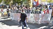 Imagen de Salud reforzó cortes en Neuquén y tuvo una marcha multitudinaria en rechazo al bono