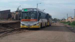 Por la tormenta, tres líneas de colectivos de Neuquén cambiaron su recorrido