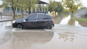 Advierten baja presión y turbiedad del agua en Neuquén por las tormentas