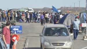 Trabajadores de salud levantan los cortes en Vaca Muerta, pero mantienen el de Samoré