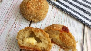 Bolitas de queso y coliflor para el picoteo