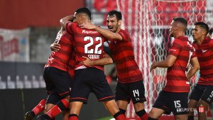 Triunfazo de Estudiantes sobre la hora antes del clásico: así fue el gol de Cauteruccio