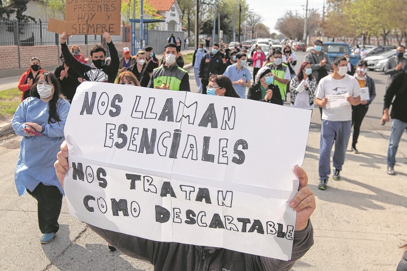 Paro, corte de puente en Cipolletti y marcha en Roca por ...