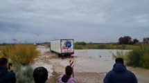 Imagen de El corte en la ruta 23, reactivó el reclamo por reconstrucción del puente sobre el arroyo Nahuel Niyeu