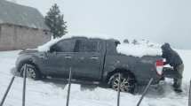 Imagen de Rescataron en el norte neuquino a una pareja que fue a pescar y los sorprendió la nieve