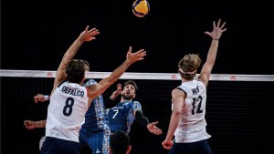 Argentina ganó su primer set en tres partidos pero volvió a perder en la Liga de las Naciones de vóley