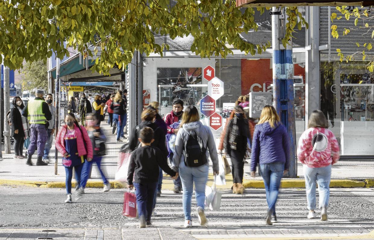 El gobierno de Neuquén confirmó que no alcanzan a testear a todos los que lo solicitan por la alta demanda.  Foto: Florencia Salto