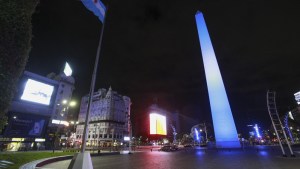 De celeste y blanco, iluminaron edificios históricos para celebrar el 25 de Mayo