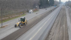 En Roca hicieron arreglos en banquinas de la ruta 22