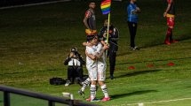 Imagen de Un futbolista argentino levantó la bandera del Orgullo al festejar su gol