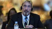 Imagen de El fundador de McAfee fue encontrado muerto en una cárcel española