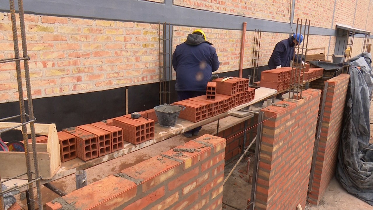 En el espacio se construyen baños para mujeres, hombres y discapacitados.