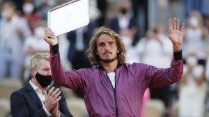 Roland Garros: emotiva carta de Tsitsipas, que perdió a su abuela minutos antes de la final ante Djokovic