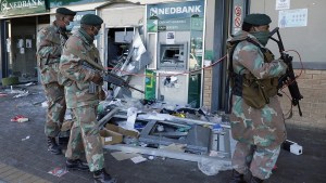 Más de 70 muertos en ola de protestas en Sudáfrica por el encarcelamiento de Zuma