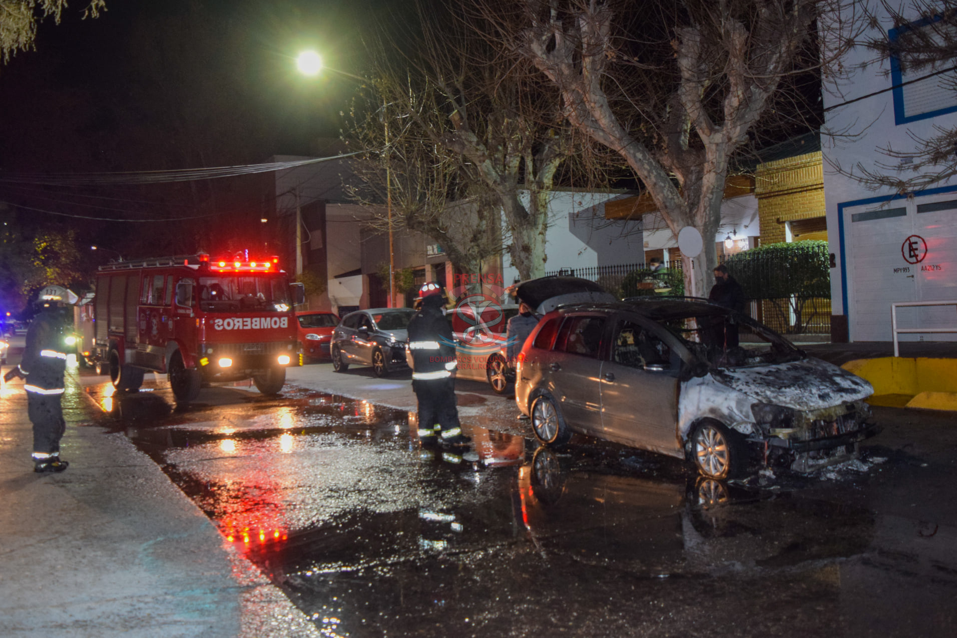 La SURAN sufrió daños considerables por las llamas, tras un desperfecto en el motor. Foto: Bomberos Voluntarios