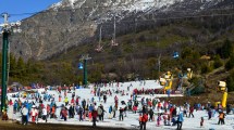 Imagen de La falta de nieve preocupa en la cordillera y afecta a los turistas