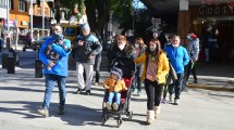 Imagen de Tras la incertidumbre y con nieve escasa, turistas llegaron a Bariloche