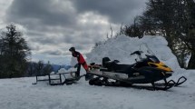 Imagen de Chapelco: trasladan nieve para mantener las pistas a la espera de las nevadas