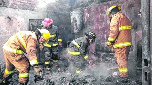 Tras 16 años, los bomberos de Las Ovejas esperan que se su cumpla la promesa de la autobomba