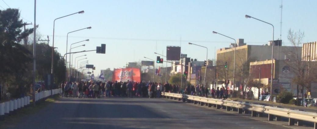 Las marchas se organizaron en Neuquén, Plottier y Senillosa. (Gentileza Carlos Monsalve).-