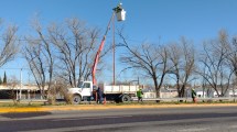 Imagen de Comenzó la instalación de luces led en la Ruta 22 en Regina