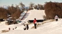 Imagen de Antes de las vacaciones de invierno, La Angostura abrió el cerro para disfrutar de la nieve