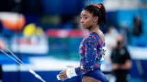 Imagen de Simone Biles, la estrella mundial de la gimnasia, también se retiró de la final individual en los Juegos Olímpicos