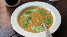 Imagen de Tenés que probar esta sopa de zanahoria y calabaza al curry