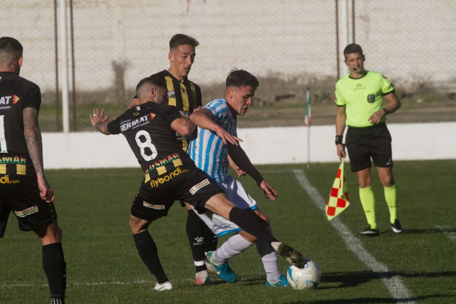 El equipo viedmense va por el batacazo en Bahía Blanca, frente a olimpo que es uno de los favoritos de la zona 1. (Foto Archivo: Pablo Leguizamon)