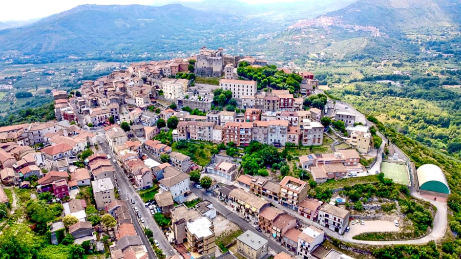 Así es Maenza, el nuevo pueblo de Italia que vende casas por un euro