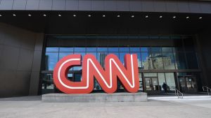 La CNN despidió a tres empleados por ir a trabajar sin estar vacunados contra el coronavirus