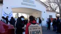 Imagen de Paro de hospitalarios: «Estamos en la calle esperando que la gobernadora nos atienda»