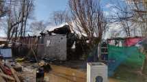 Imagen de Video: el fuego consumió por completo una vivienda de Junín de los Andes