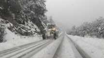 Imagen de La Ruta de los Siete Lagos con tránsito restringido por hielo y nieve