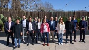 Cumbre presencial y foto de Juntos por el Cambio tras la victoria electoral de Valdés en Corrientes