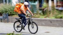 Imagen de La historia del ministro afgano que se convirtió en mensajero en bicicleta en Alemania