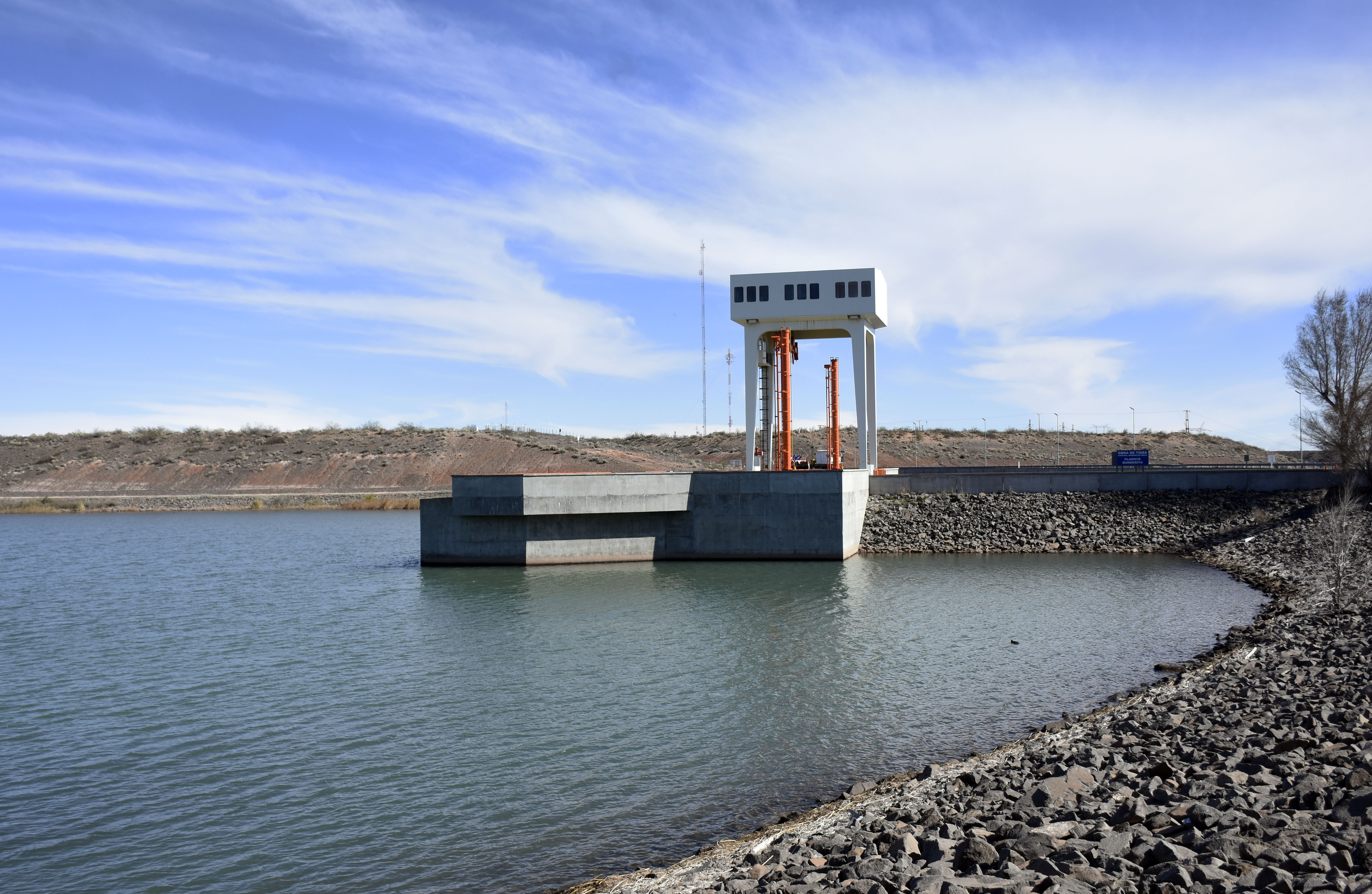 La represa Planicie Banderita es operada por el grupo energético Aconcagua Energía, tras adquirir los activos de Orazul. Foto: Florencia Salto. 