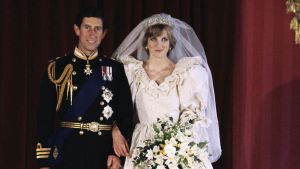 Subastaron un curioso recuerdo de la boda del príncipe Carlos y Lady Di