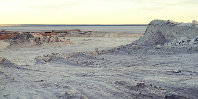 Las blancas salinas, en medio de la depresión del Gualicho y de todos sus misterios