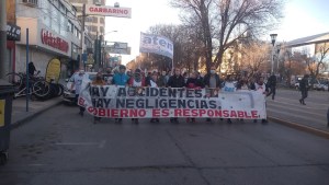 Explosión en Aguada San Roque: nutrida marcha de ATEN para pedir la renuncia de dos funcionarios