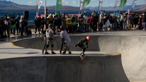 Educación lanza un programa de enseñanza de skate para chicos de séptimo y primer año en Bariloche