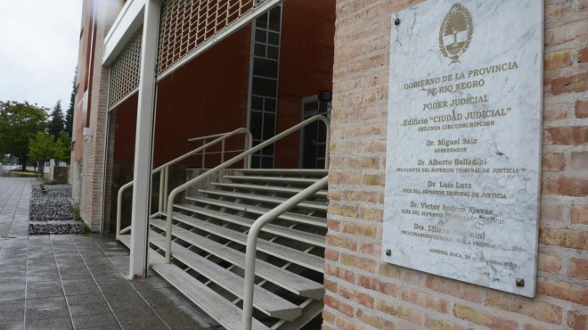 The trial against a woman for the sexual abuse of a girl in Roca began